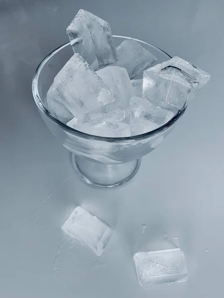 Ice Cooling Drinks Transparent Glass — Stock Photo, Image