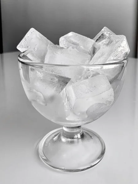 Лед Охлаждения Напитков Прозрачном Стекле — стоковое фото