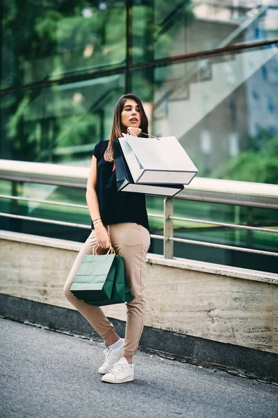 Portrait Woman Going Shopping Mall — Stock Photo, Image