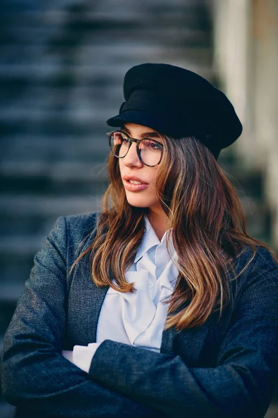 Foto Cabeza Hermosa Morena Con Gafas — Foto de Stock