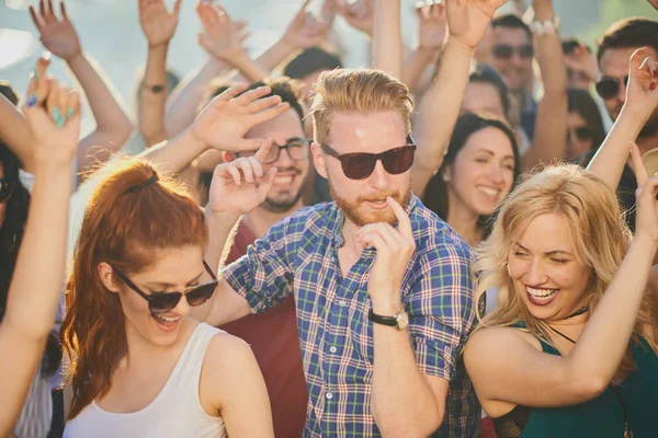 Gruba Dans Açık Hava Partisi Müzik Festivali Nde Iyi Vakit — Stok fotoğraf