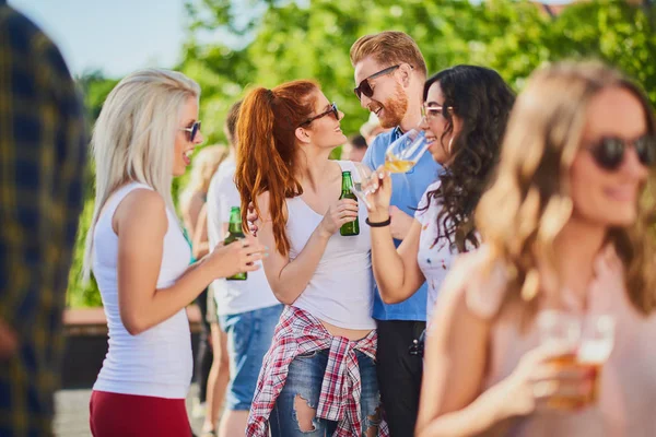 Groep Mensen Dansen Hebben Een Goede Tijd Buiten Partij Muziekfestival — Stockfoto