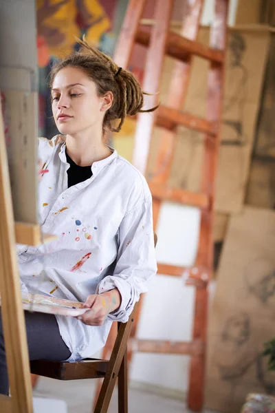 Artistic Girl Sitting Studio Paint Easel — Stock Photo, Image