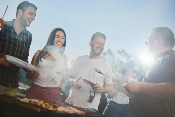 Group People Standing Grill Chatting Drinking Eating — Stock Photo, Image