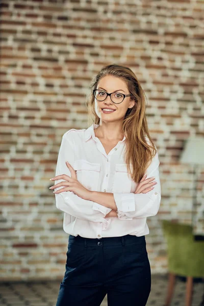 Businesswoman Standing Crossed Arms Indoors — Stock Photo, Image