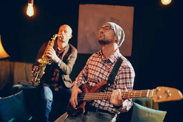 Young Caucasian Man Hat Head Playing Bass Guitar While Sitting — Stock Photo, Image