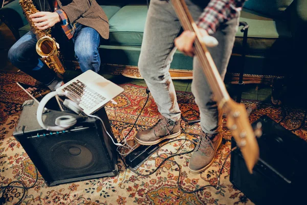 Musicians Having Rehearsal Home Studio Floor Amplifiers Laptop Headphones — Stock Photo, Image