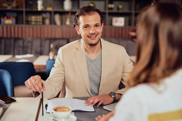 Two multicultural smiling colleagues dressed smart casual sittin — Stock Photo, Image