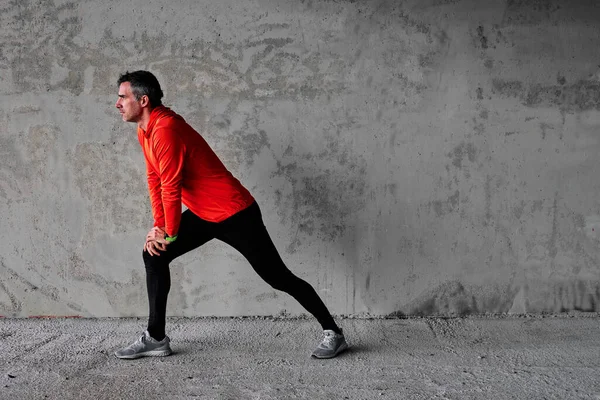 Deportista Mediana Edad Estirando Pierna Calentando Para Correr — Foto de Stock