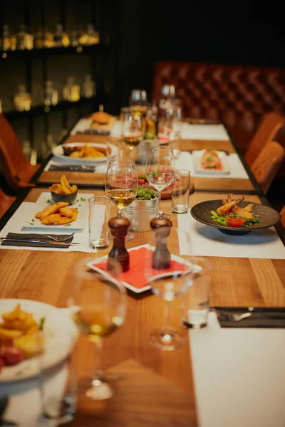 Mesa Con Cena Preparada Restaurante — Foto de Stock