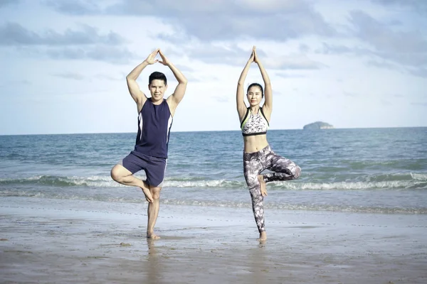 Buddy Athlet Frau Und Mann Beim Yoga Und Stretching Körper — Stockfoto