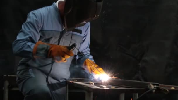 Industrial Worker Wearing Safety Mask Safety Gloves Welding Metal Construction — Stock Video