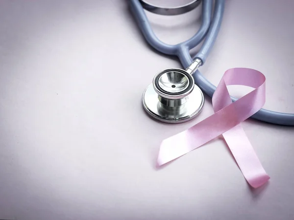 Sensibilizzazione Cancro Seno Nastro Rosa Con Stetoscopio Medico Sfondo Rosa — Foto Stock