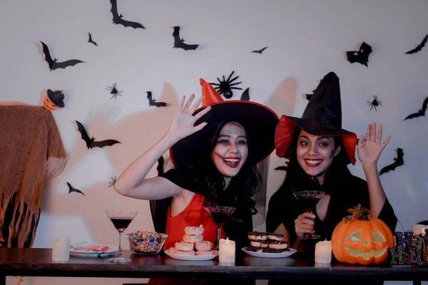 Pessoas Que Vão Para Festa Halloween Com Traje Assustador Maquiagem — Fotografia de Stock