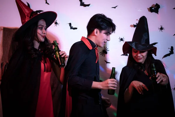 Gente Che Alla Festa Halloween Con Costume Spettrale Trucco Faccia — Foto Stock