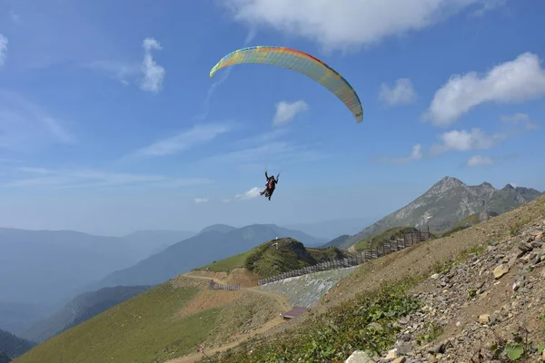 Paraglider Vliegen Bergen — Stockfoto