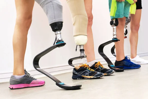 Las Personas Con Discapacidad Practican Deportes Marco Recortado Sin Rostro —  Fotos de Stock