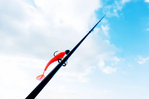 Frammento Pesca Che Gira Con Esca Contro Cielo Spazio — Foto Stock