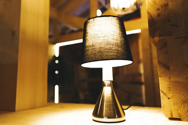 Lampa Stołowa Drewnianym Domu Zbliżenie — Zdjęcie stockowe