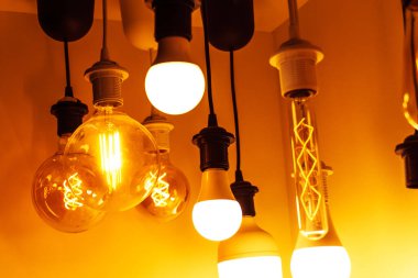 Retro tarzı ampuller. Eko-filament LED.