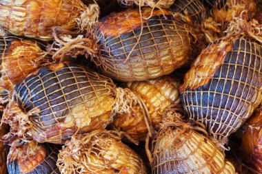 Balıktan sosis. Fırınlanmış balık oluşum şebekesinde. Balık ürünleri ticareti.