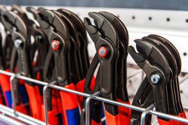 Ayarlanabilir anahtarlar. Dükkanda takas araçları