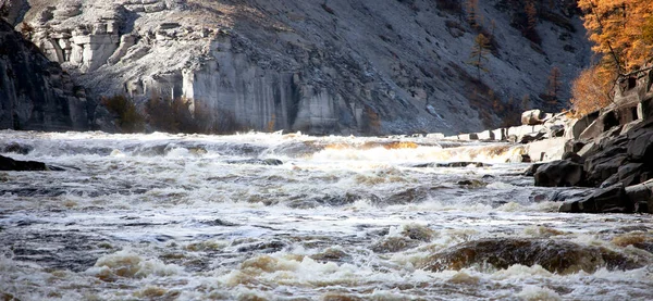 Landschaft Mit Dem Sibirischen Fluss Einer Felsigen Schlucht Herbst Wasserfluss — Stockfoto
