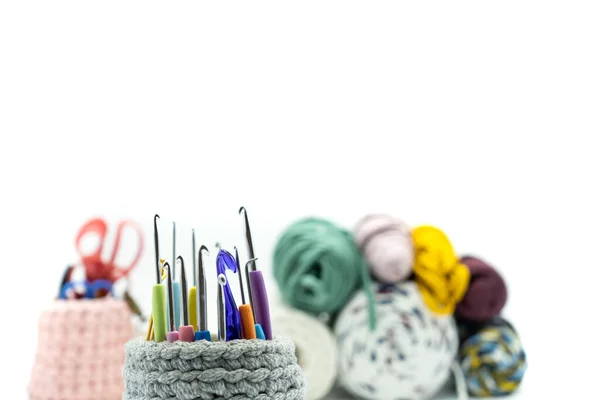 Étui Crochet Fait Main Laine Grise Avec Aiguilles Macramé Centre — Photo