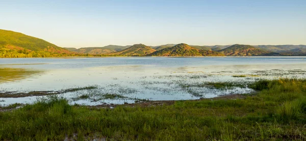 Εναέρια Πανόραμα Του Lac Salagou Νωρίς Πρωί Καλοκαίρι Στο Herault — Φωτογραφία Αρχείου