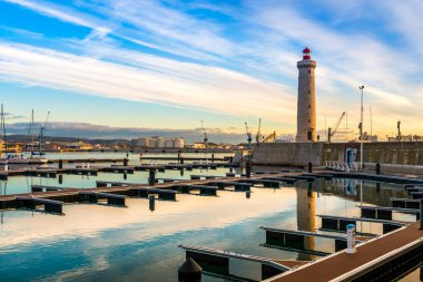 Marina Sete 'de ve ben Saint Louis' in deniz feneri, Herault Occitanie, Fransa 'da.