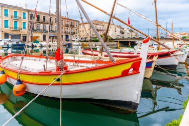 Occitania, Fransa 'daki Sete' de tipik bir dil teknesi