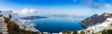 Yunanistan 'ın Ege Denizi' ndeki Cyclades takımadasındaki Santorini adasının manzarası