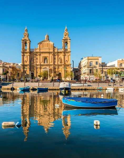 Iglesia Barcos Pesca Sliema Malta — Foto de Stock