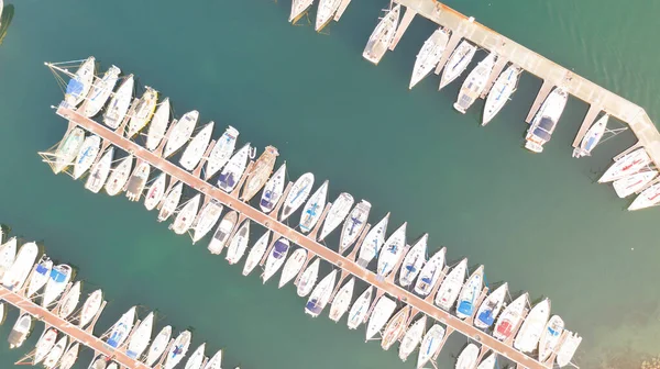 Vista Aérea Vertical Marina Ste Seus Veleiros Uma Manhã Verão — Fotografia de Stock