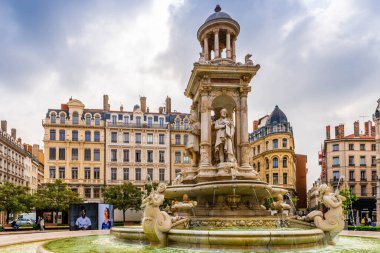 Fransa 'nın Rhone şehrinde, Lyon' da, Jacobins Meydanı 'nda Muhteşem Çeşme
