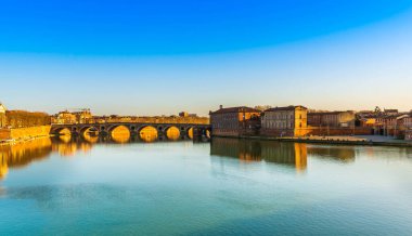 Garonne ve Pont Neuf, Haute-Garonne, Occitanie, Fransa 'daki Toulouse' da.