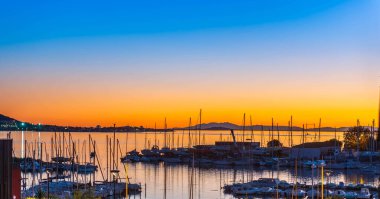 Etang de Thau 'da Balaruc Les Bains' den Marina, Fransa 'nın Occitanie kentindeki Herault' da.