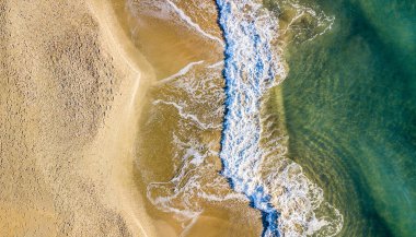 Fransa 'nın Occitanie kentindeki Herault' da Sete ve Marsilya arasındaki sahilin hava görüntüsü.