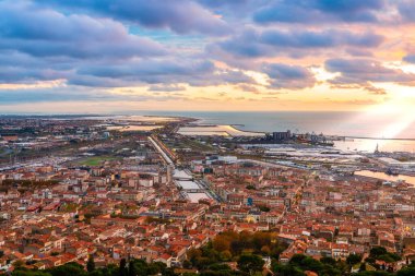 Fransa 'nın Occitanie kentindeki Herault, Mont Saint Clair' den Sete kasabasının panoramisi