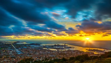 Fransa 'nın Occitanie kentindeki Herault, Mont Saint Clair' den Sete kasabasının panoramisi