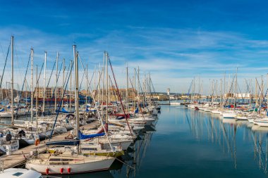 Fransa 'nın Occitanie kentindeki Herault' da, gün doğumunda Sete 'deki Marina Panoraması' nda.