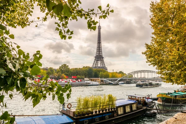 Sena Sus Barcazas Fondo Torre Eiffel París Ile France Francia — Foto de Stock