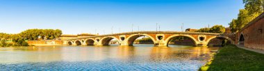 Le Pont Neuf, Toulouse 'un Garonne üzerindeki en eski köprüsü, Haute-Garonne, Occitanie, Fransa