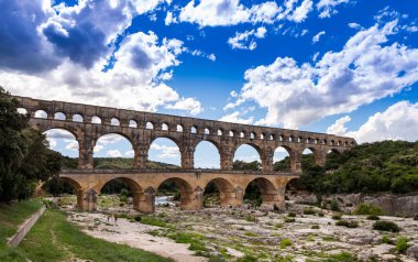 Ünlü Roma su kemeri, Pont du Gard, Avignon yakınlarında, Gard, Occitanie, Fransa