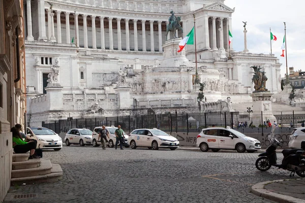 Roma Italia Junio 2020 Una Cola Taxis Espera Los Clientes — Foto de Stock