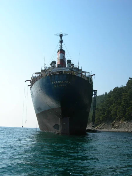 Big Ship Aground Sea — Stock Photo, Image