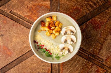 Kremalı mantar püresi çorbası.