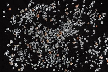 Himalaya pembe tuzu siyah arka planda, üst manzara fotoğrafı