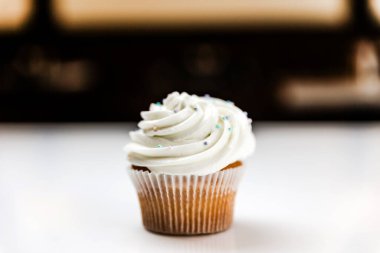 Kremalı vanilyalı kek. 