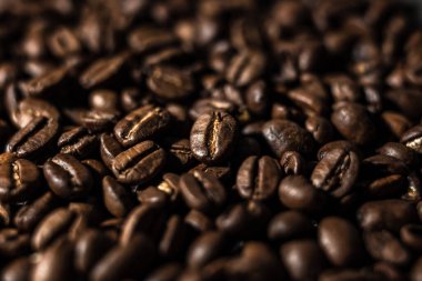 Kahve çekirdeklerinin makro görüntüsü, küçük alan derinliği, seçici odaklanma